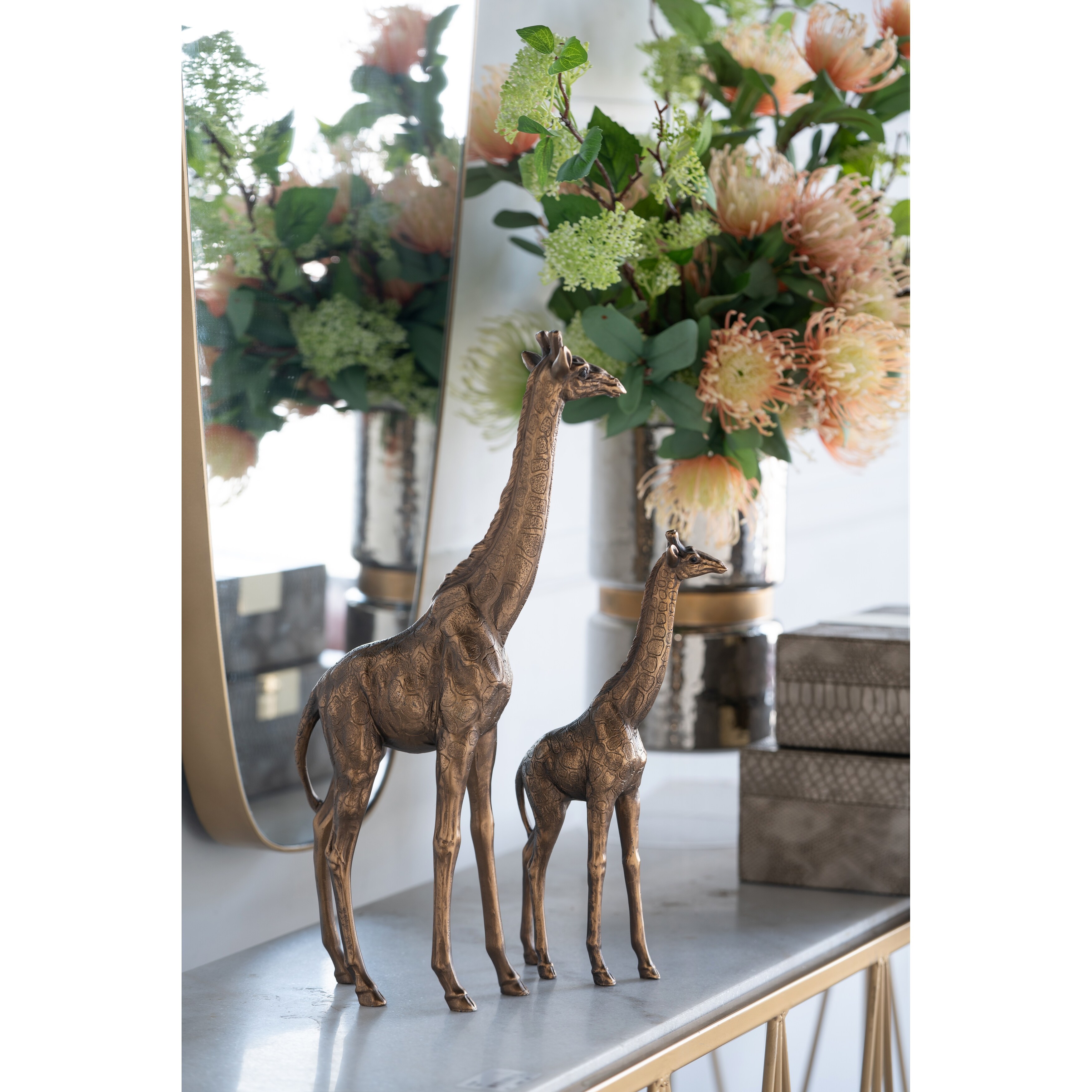 A&B Home Vopper Decorative Small Giraffe Statuette