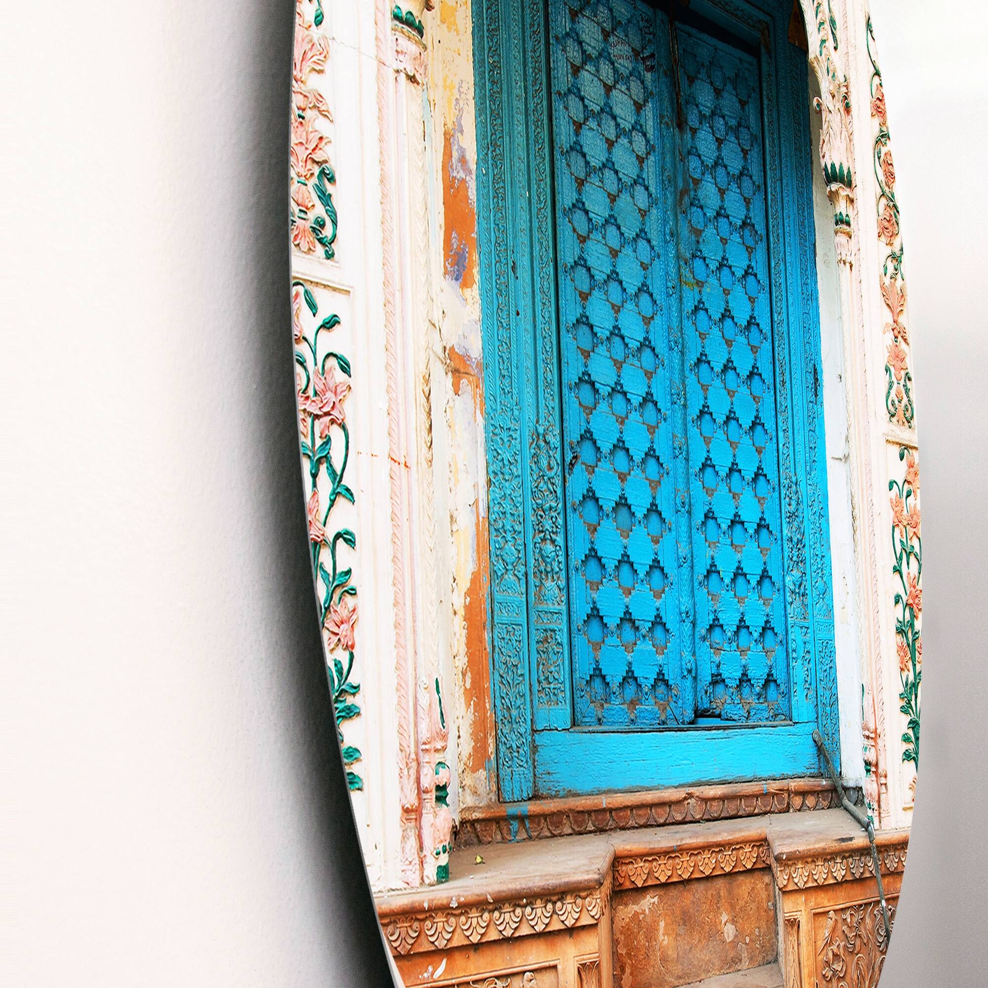 Designart 'Blue Traditional Indian Door' Vintage Metal Circle Wall Art