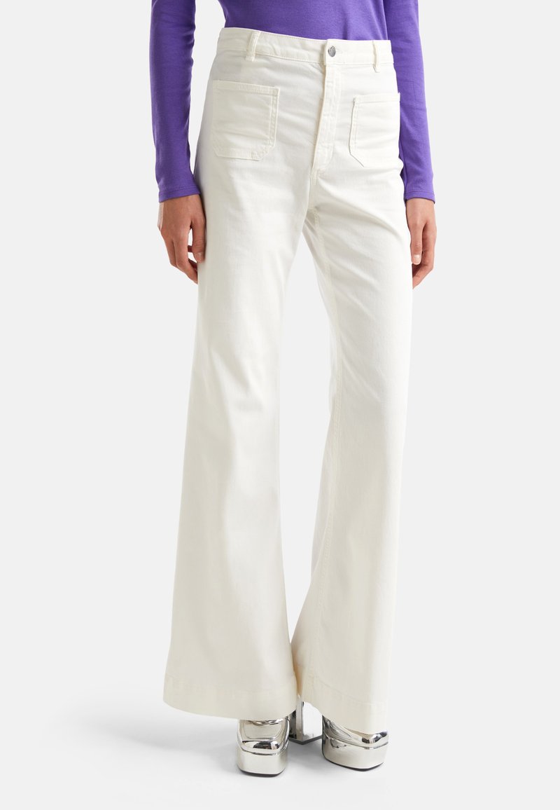 United Colors of Benetton GARMENT DYED BULL WIDE LEG PATCH POCKETS BACK AN - Flared Jeans