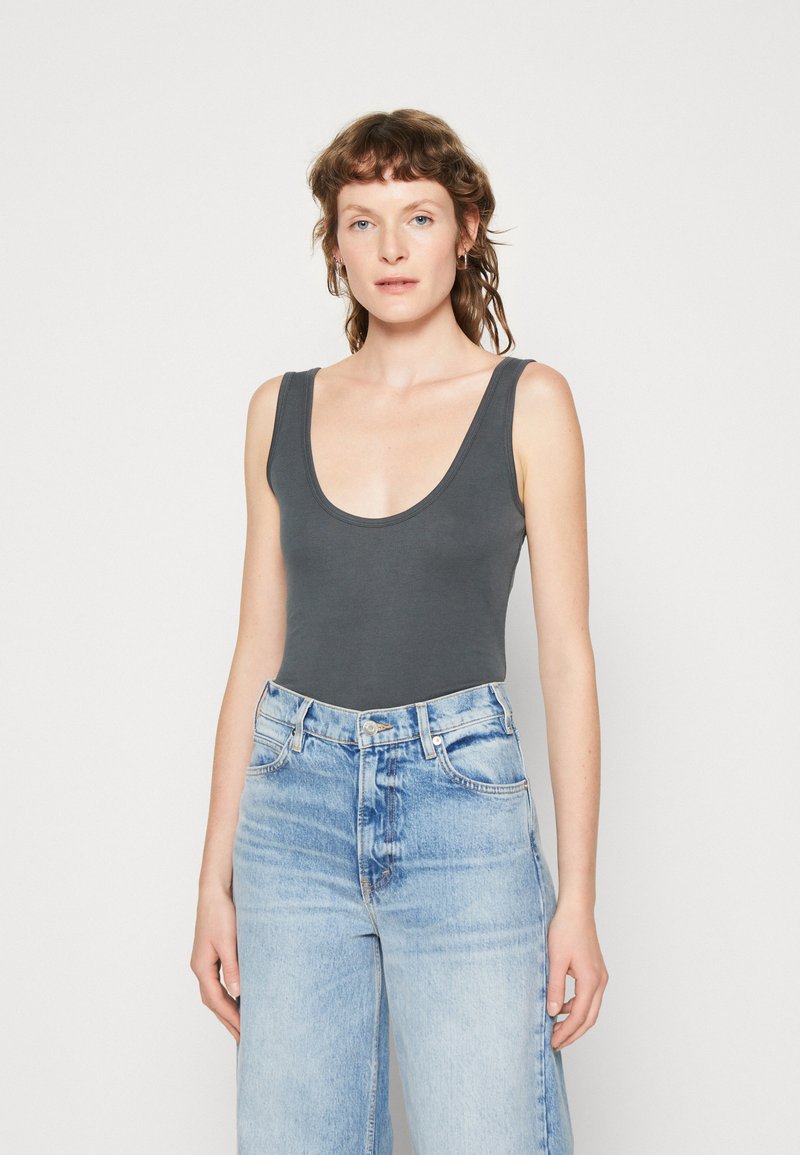 Abercrombie & Fitch BARE TUCKABLE SCOOP TANK - Top