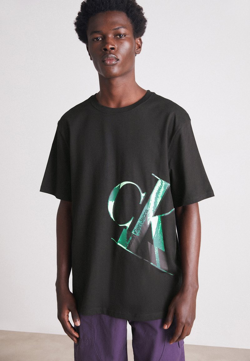 Calvin Klein Jeans HYPER REAL SLANTED TEE UNISEX - T-Shirt print