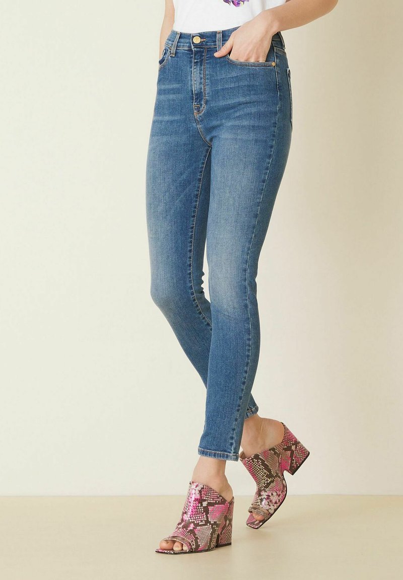 Manila Grace Jeans Slim Fit
