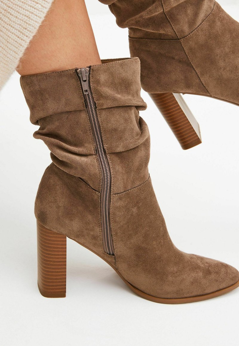 Next FOREVER COMFORTÂ® HEELED SLOUCH MIDI BOOTS - Stiefel