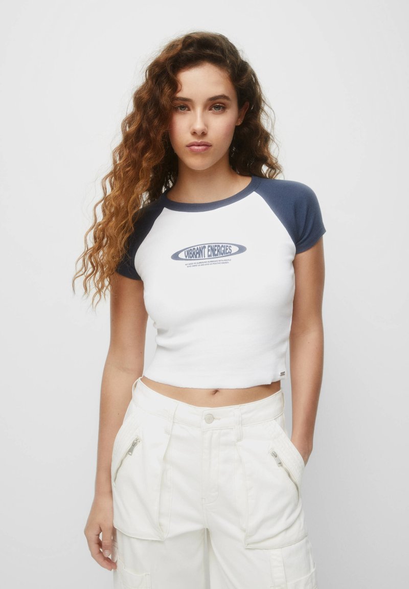 PULL&BEAR CROPPED RAGLAN-SLEEVE - T-Shirt print