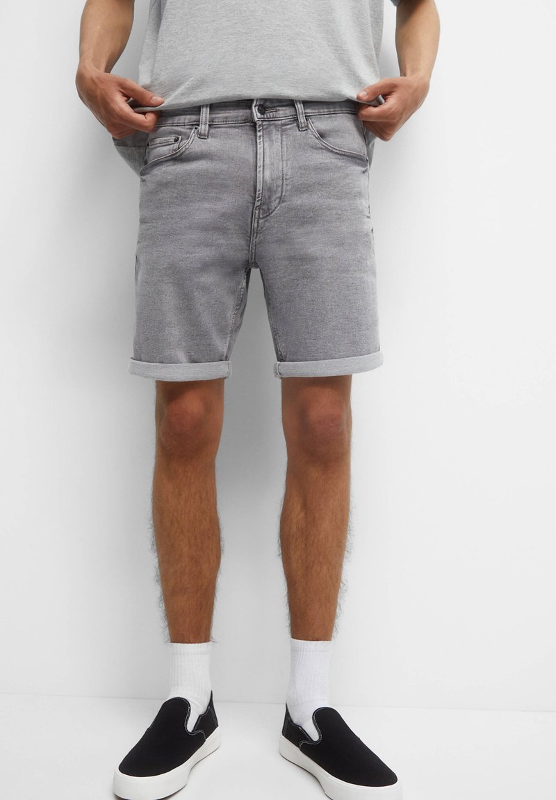 PULL&BEAR FADED BERMUDA - Jeans Shorts