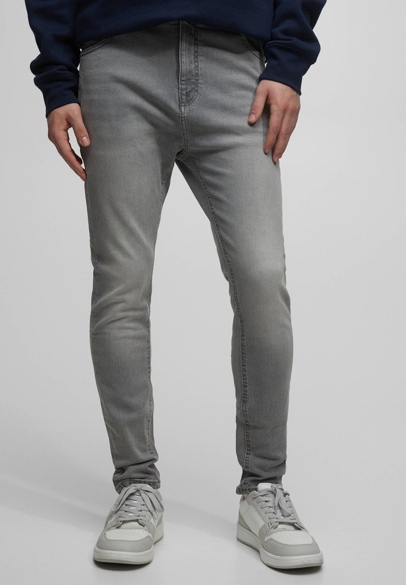 PULL&BEAR BASIC - Jeans Tapered Fit